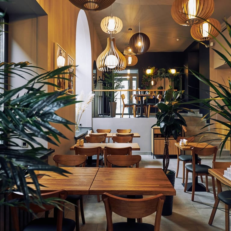 Experience Dine-In Comfort at La Familia Cafe
